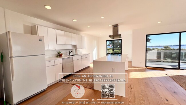 Photo - One of a kind 2bd/2bth with breathtaking views of the Bay, includes water, garbage, 1 parking spo... Unit 156