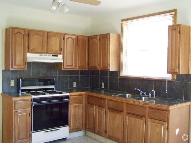 Building Photo - 1441 N Lincoln Ave Unit 1st floor Rental