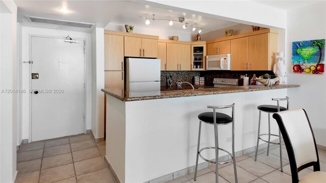Photo - 5601 Collins Ave Unit 711