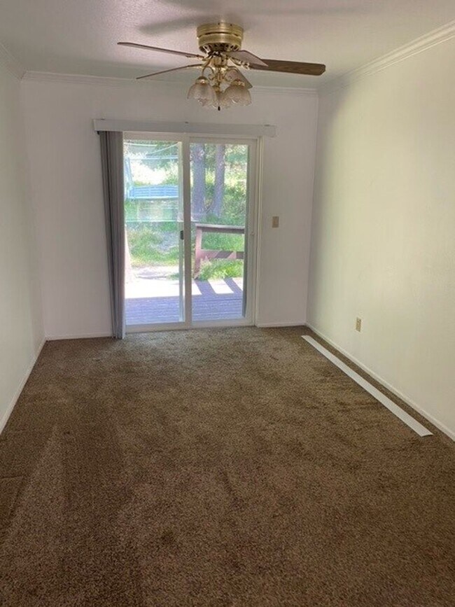 Photo - Lovely spacious home and pet friendly w/3B...