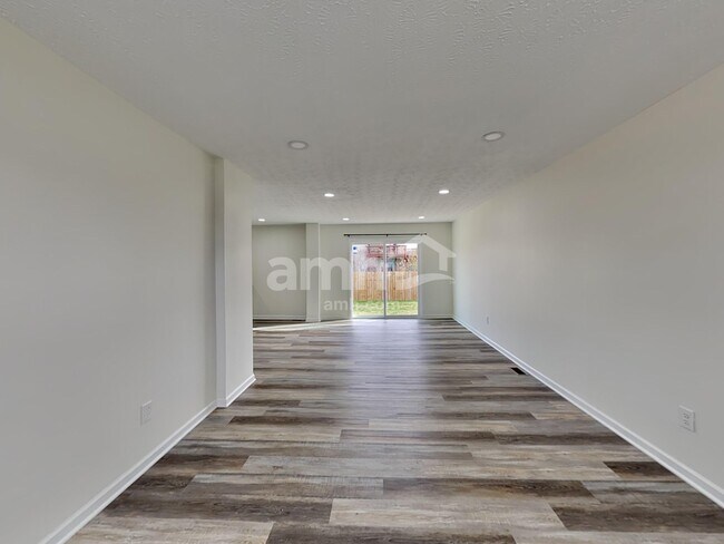 42 River Ct