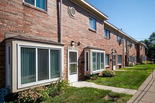 Dearborn Club Apartments