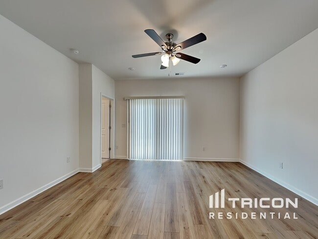 Photo - 1857 Holmsey Cir