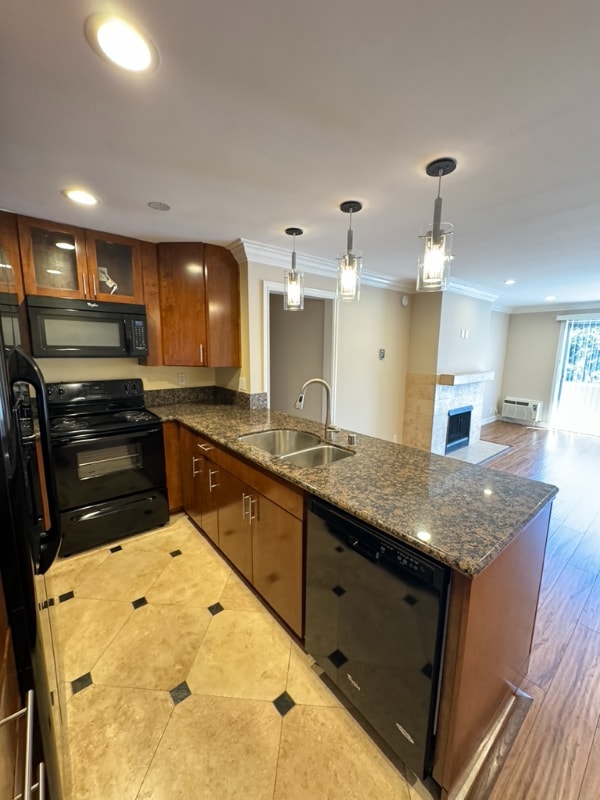 Building Photo - 2414 S Barrington Ave Rental