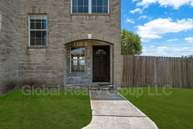 Photo - 215 Chisholm Trail