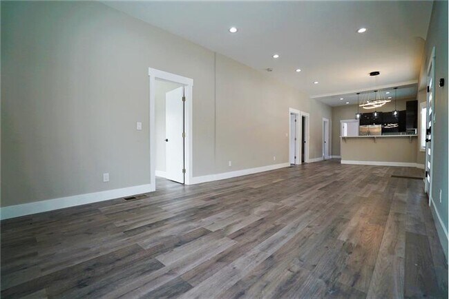 Photo - 1633 62nd St