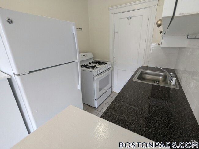 Building Photo - 131 Washington St Rental