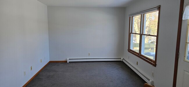 Living Room - 100 Dogwood Ln Unit APT