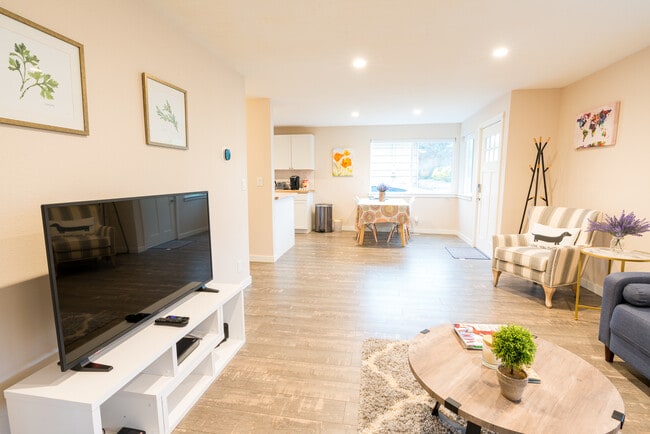 Photo - 8985 SW Center St