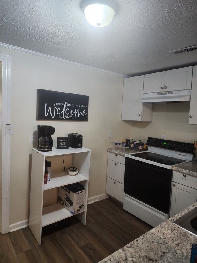 Photo - Peaceful residence in Eastern Fayetteville