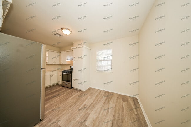 Photo - 705 SE 60th St