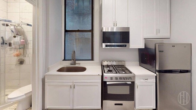 Photo - 221 E 83rd St Unit 2R