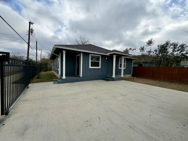 Building Photo - 514 Martin Luther King Dr