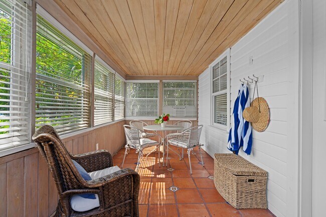 Photo - 122 SE 7th Ave