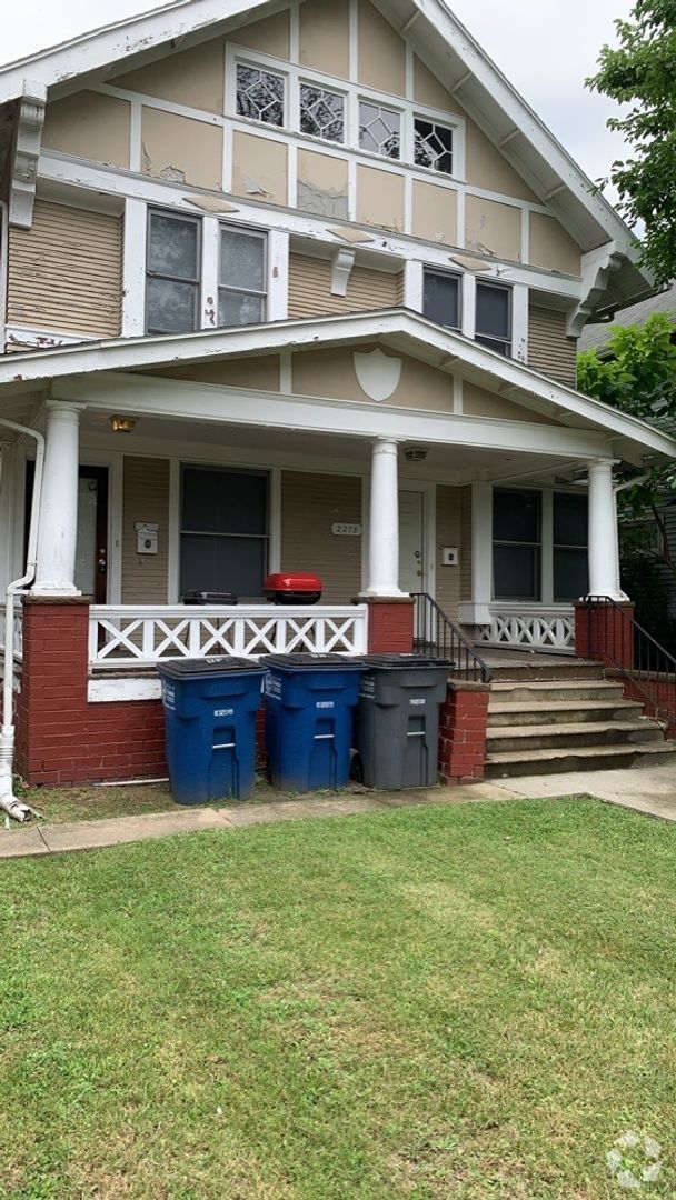 Building Photo - 2278 Warren St Unit Upper Rental