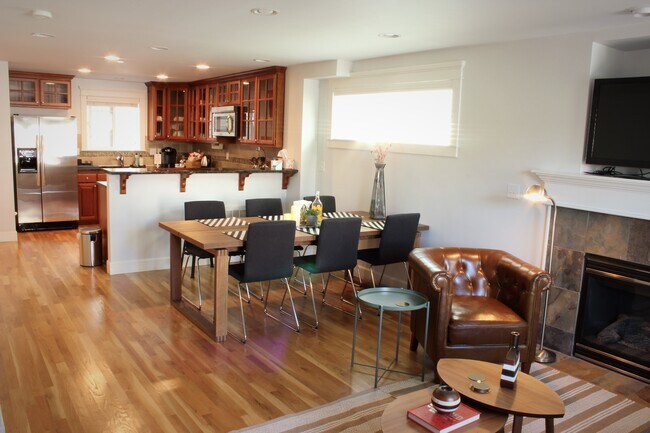 Photo - 2117 8th Ave N