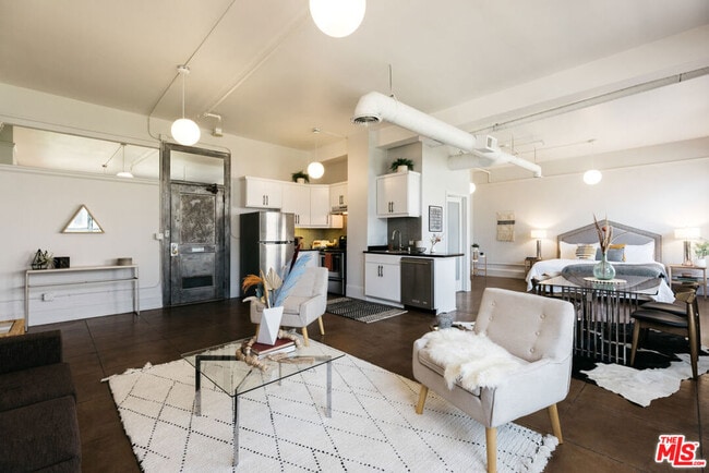 Photo - 108 W 2nd St Unidad 314