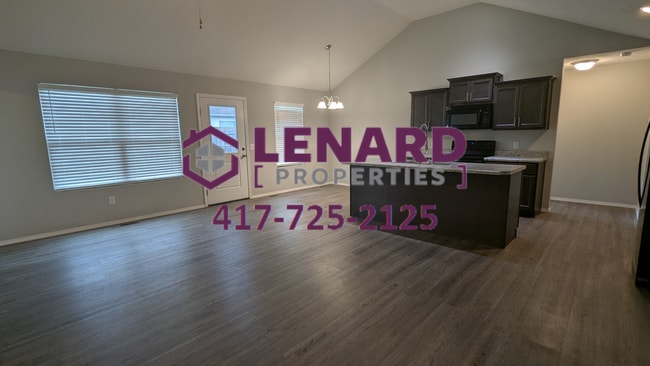 Photo - 4 Bedroom Home!
