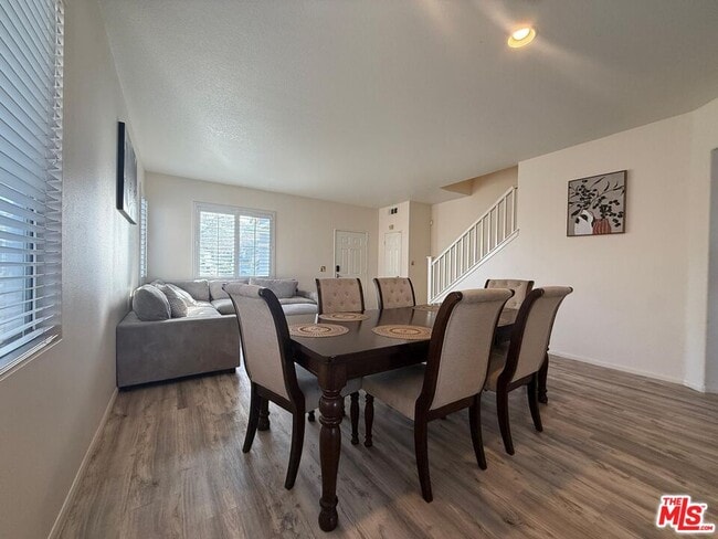 719 E Ave Q10