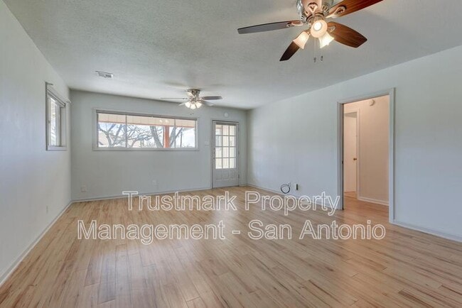 Photo - 120 Travis St