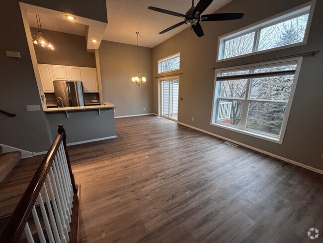 Building Photo - Gorgeous Woodbury Townhome Near Eagle Valley