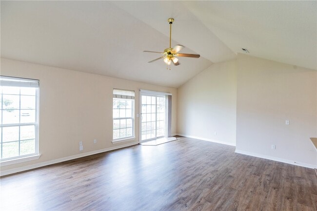 Photo - 255a Ravenwood Blvd