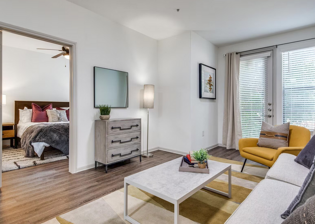 Building Photo - 3194 Parkwood Blvd Unit 120.9 Rental