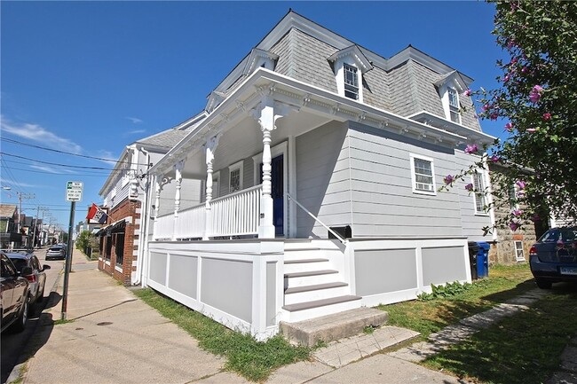 Photo - 700 Thames St