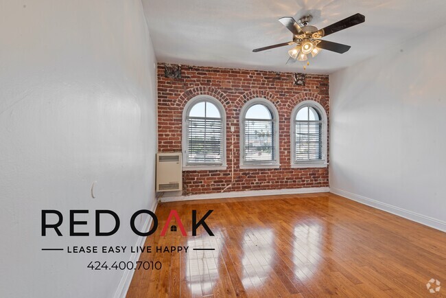 Building Photo - Sunlit Top Floor One Bedroom with Vintage ... Unit 400 Rental