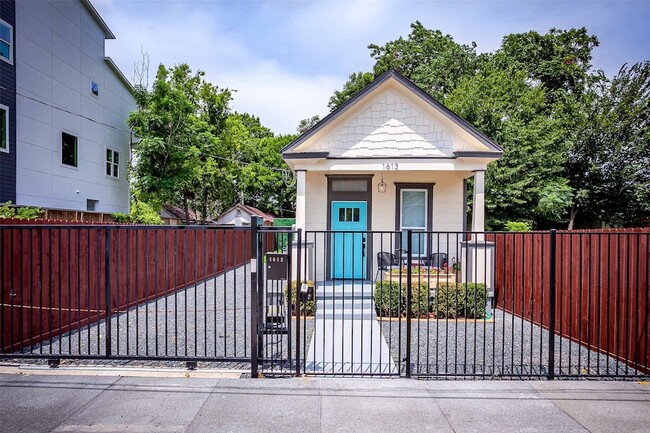 Photo - 1613 Hickory St