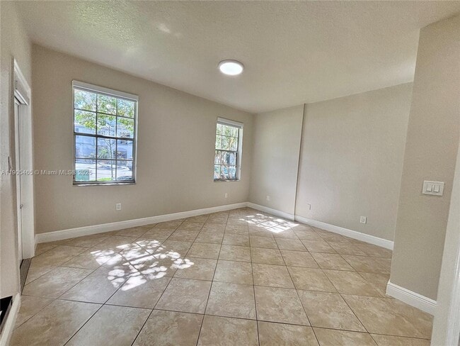 Photo - 741 SW 148th Ave Unidad 701