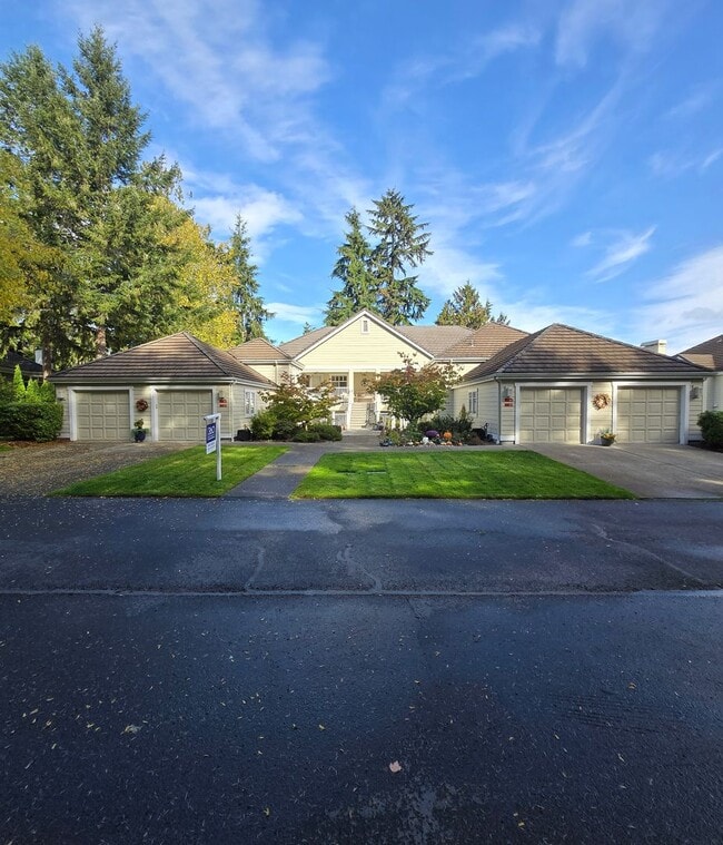 Building Photo - 2 Bedroom 1.75 Bath Condo For Rent - Water...