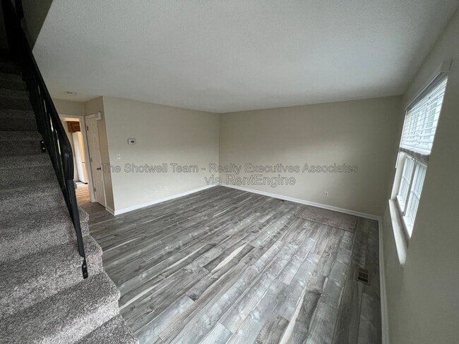 Photo - 1664 Louisville Rd