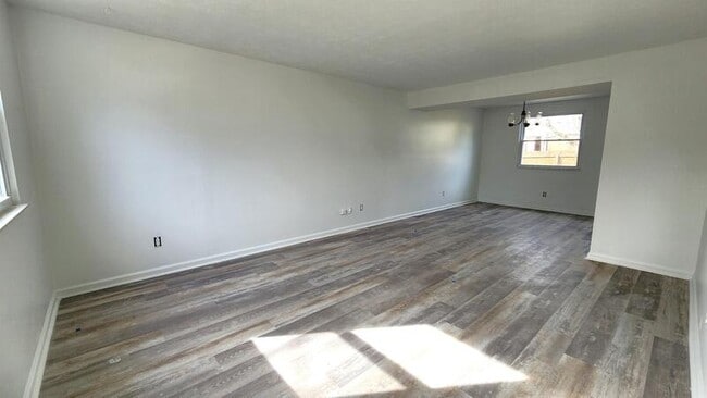 Photo - 259 Windsor Castle Dr