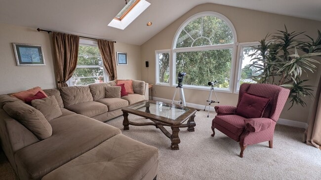 Building Photo - Family Living with Coastal Views Rental