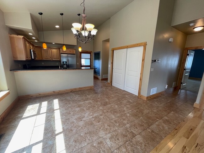 Photo - 825 Advance Dr