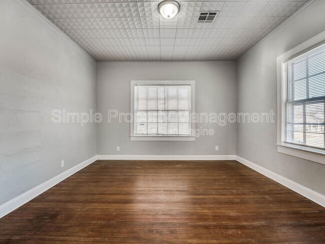 Photo - 812 N Broadway Ave