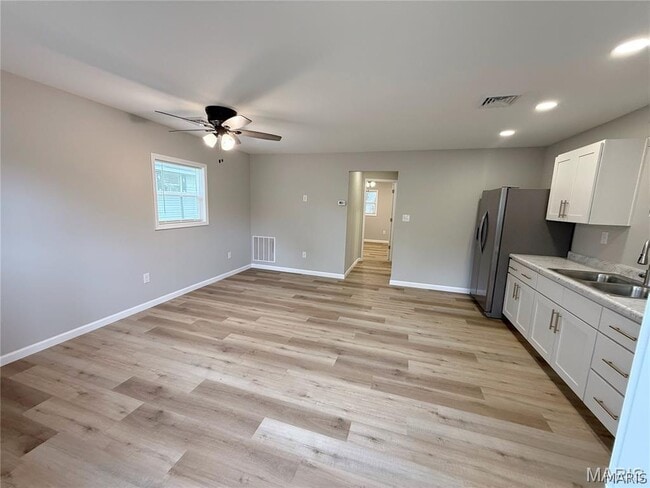 Photo - 604 N Henderson St