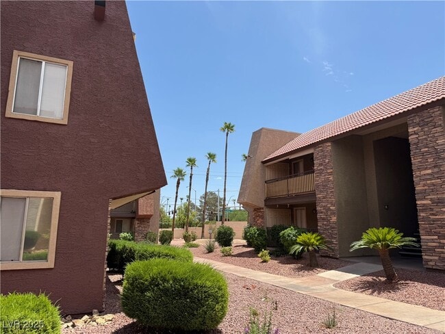 Photo - 4390 Sandy River Dr Unit 6