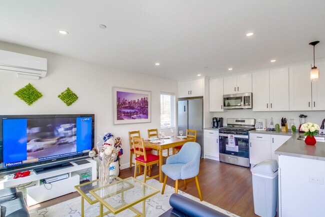 Building Photo - 723 E 22nd St Unit ID1283119P Rental