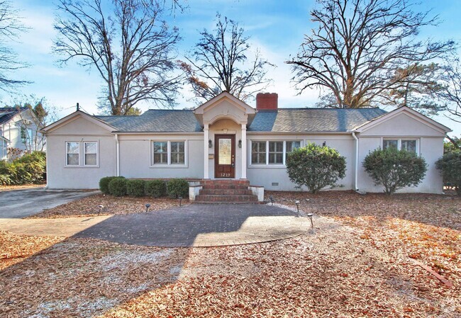 Building Photo - Pristine Cotswold Ranch for Lease! Rental