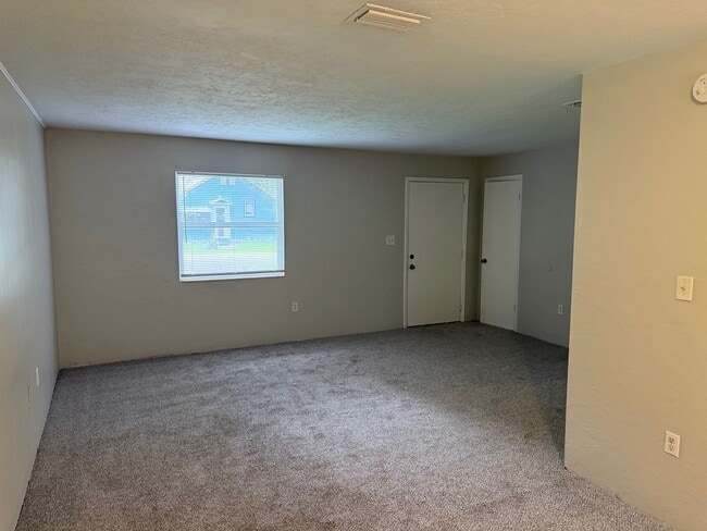 Photo - Cute 3/1 with Fenced Yard!