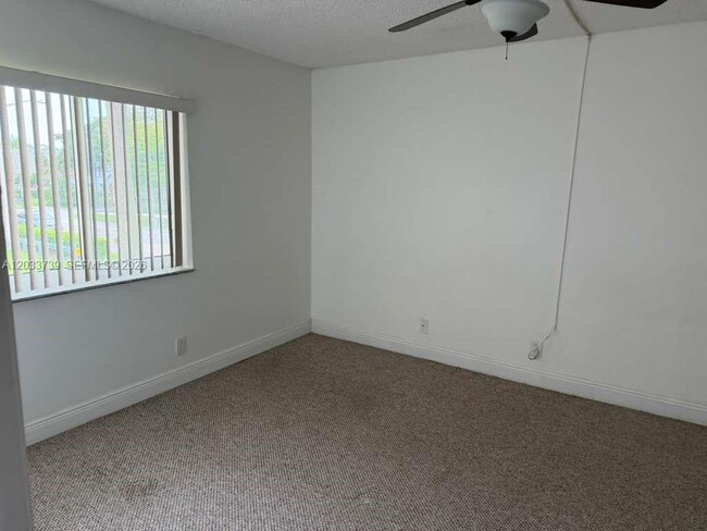 Photo - 140 Lakeview Dr Unit 211