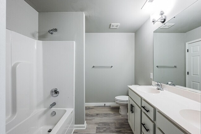 Photo - 241 Whispering Hills Blvd Casa