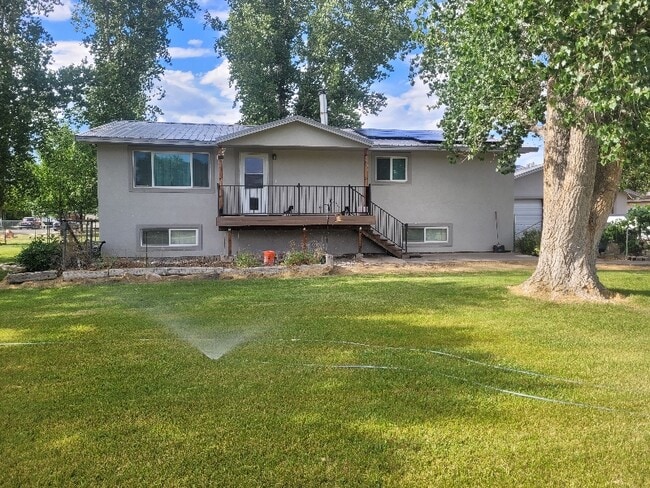 Photo - 260 W 5th St