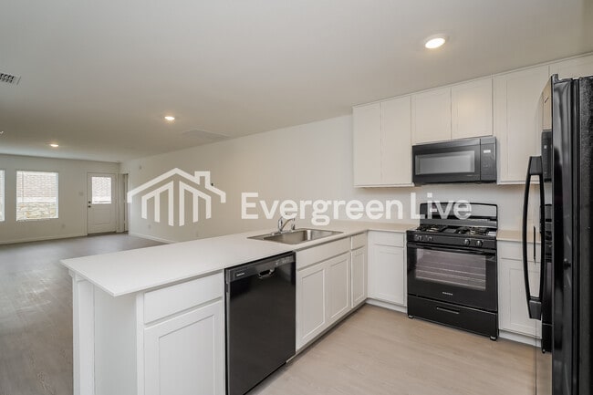 Photo - 808 Dressage Ln