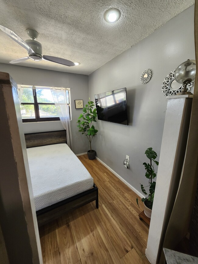 Photo - 310 SW 9th Ave