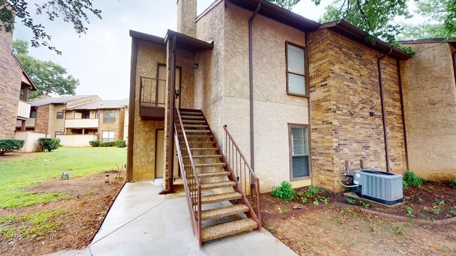 Building Photo - 1912 Emerald Pl Rental