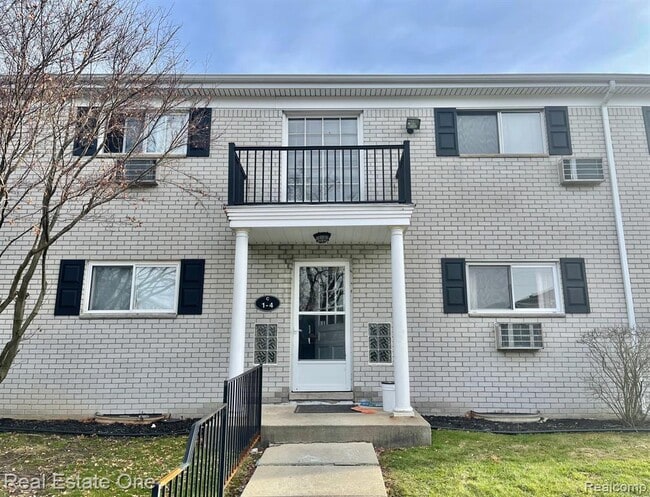 Building Photo - 100 W Hickory Grove Rd Unit C1