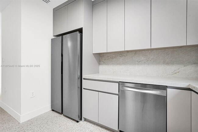 Photo - 341 NW 43rd St